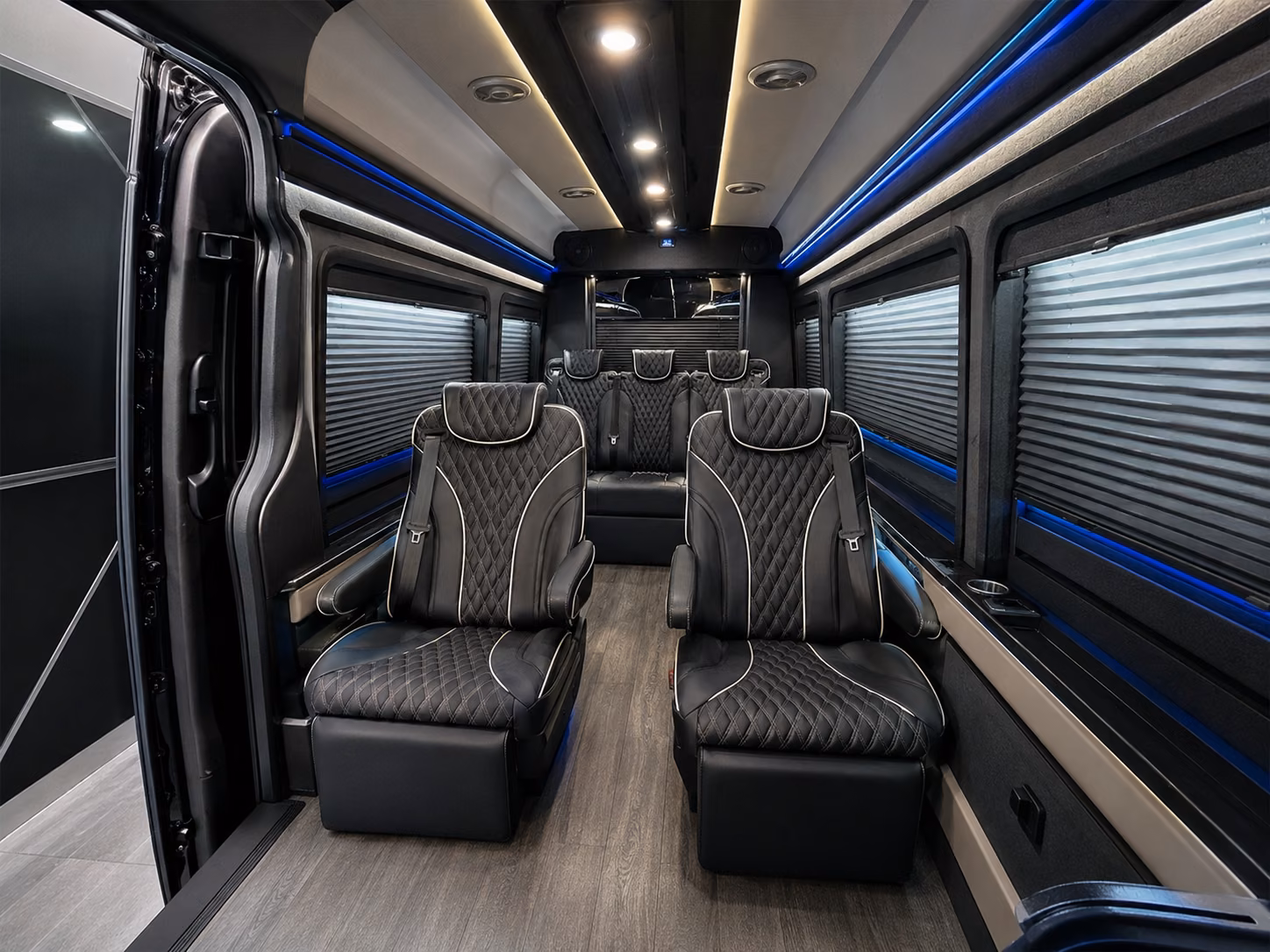corporate airport shuttle buses between hollywood fll for business travelers