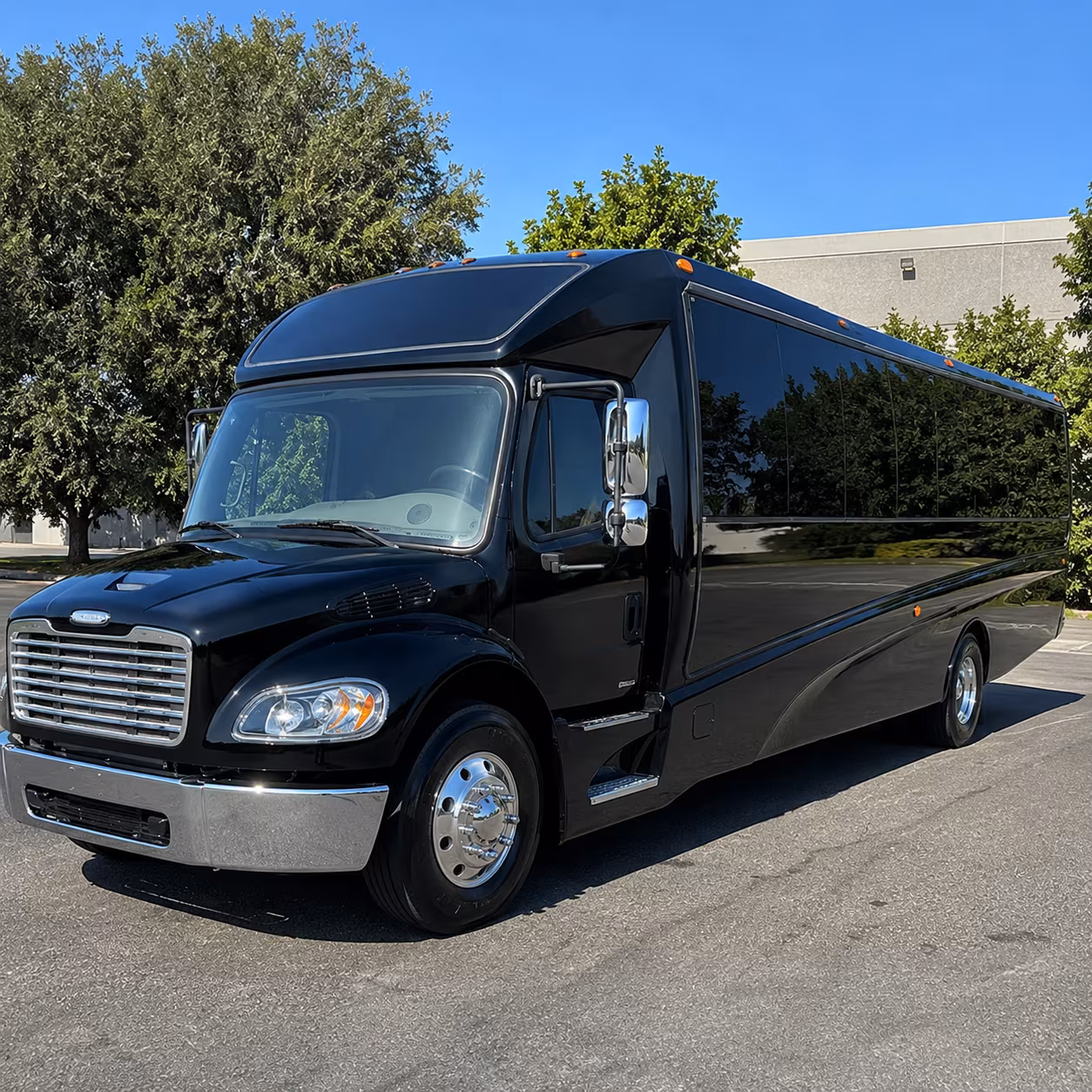 hollywood 25 passenger minibus