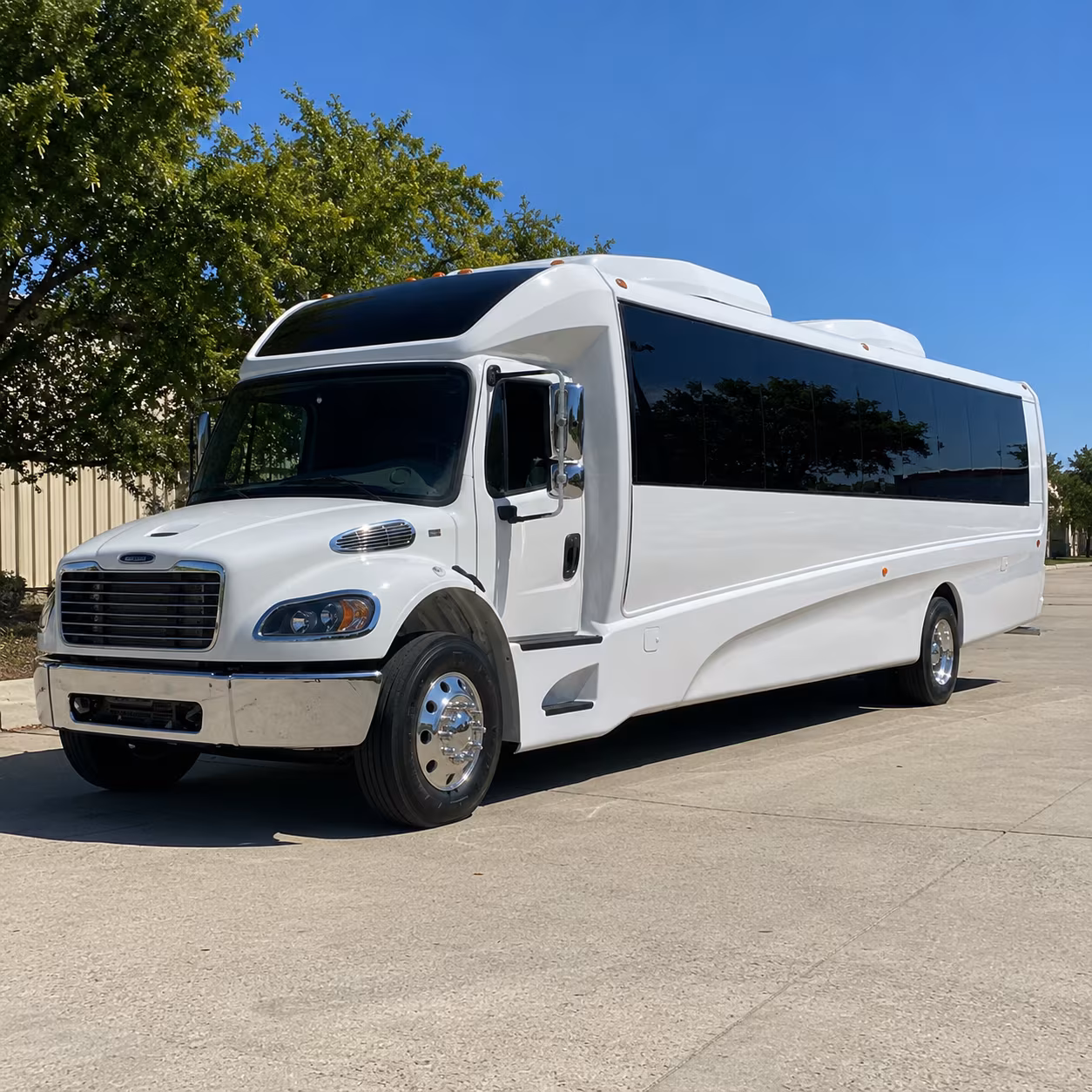 hollywood 28 passenger minibus