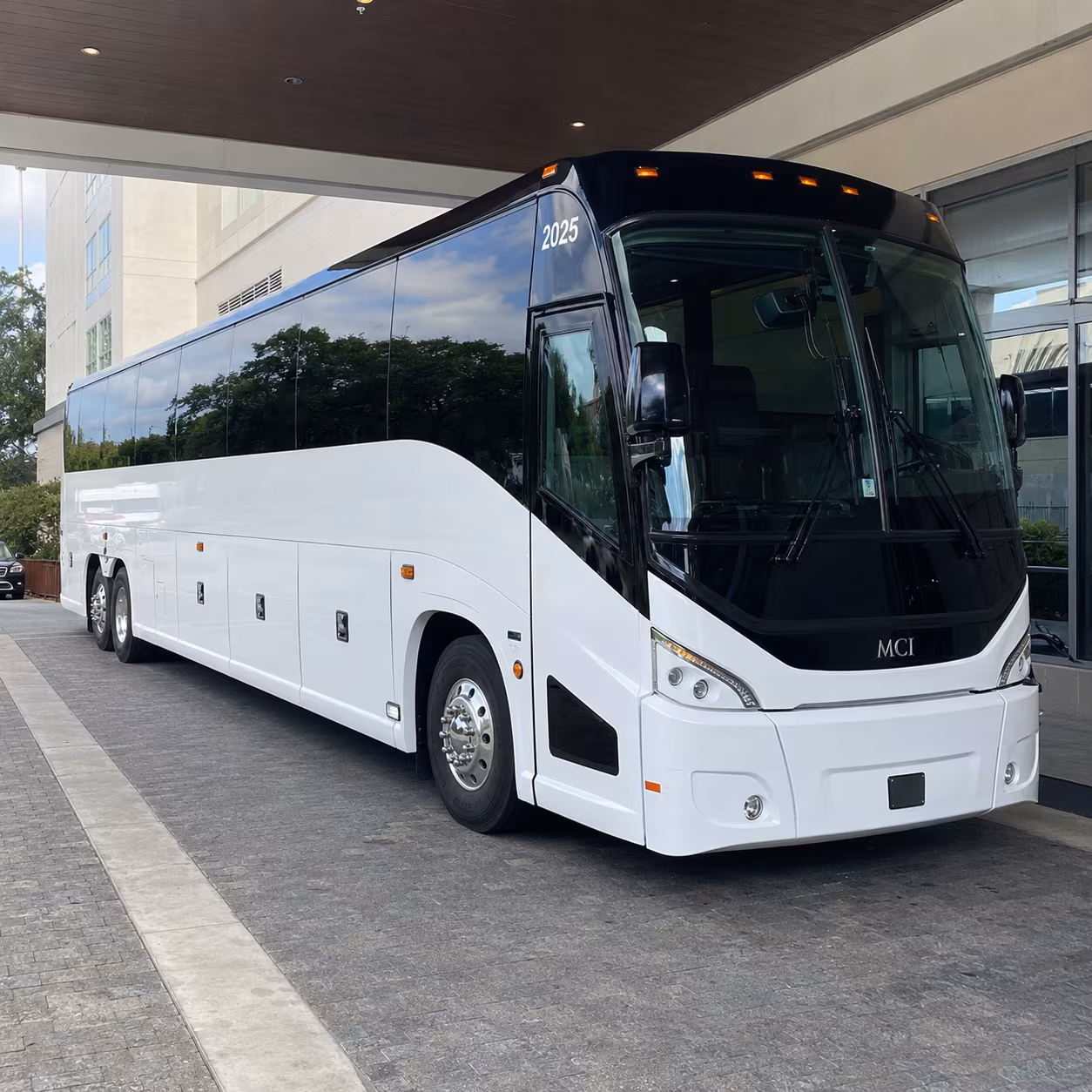 hollywood 54 passenger charter bus